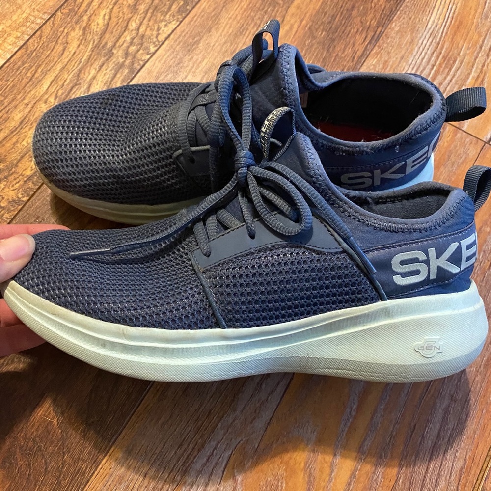 Skechers—Go run fast quick step running shoes